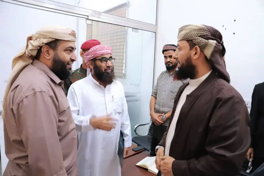 العمري يتابع اختبارات 171 حافظاً وحافظة للقرآن الكريم في عدن