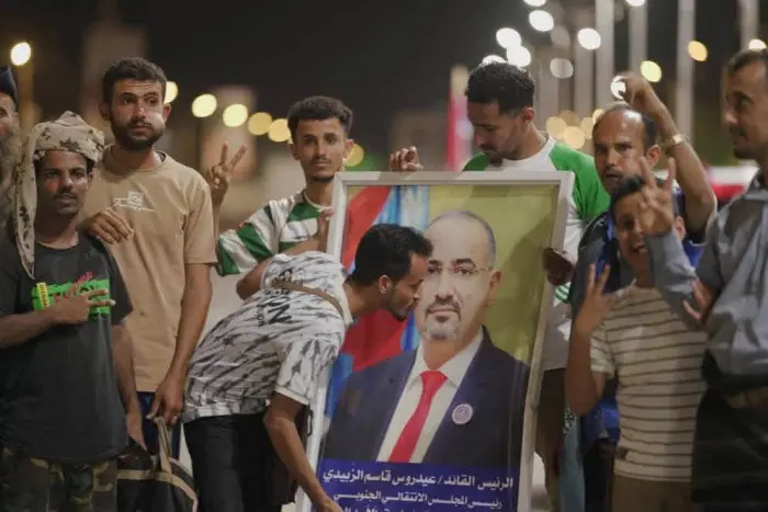 توافد الحشود على ساحة الحرية في عدن عشية مليونية ا...