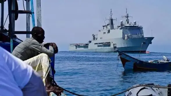 تصعيد خطير في البحر الأحمر.. الحوثيون يهاجمون جنوب الحديدة والبحرية اليمنية تحبط 4 زوارق انتحارية