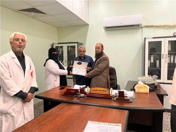 رئيس هيئة مستشفى الرازي يكرم عدد من أطباء وكوادر ا...