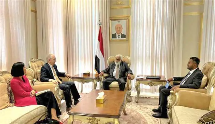 وزير التخطيط يبحث مع السفير الألماني تعزيز التعاون...