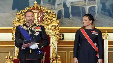 النرويج تبدأ عهدا جديدا.. الملك هاكون الثامن يؤدي...
