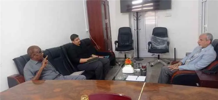 الوكيل الشبحي يبحث مع قيادة القطاع الصحي بالمهرة مستجدات الوضع الصحي واحتياجات المحافظة