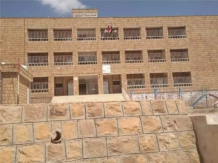 عريس في تعز يتكفل ببناء فصلين دراسيين لمدرسته من ت...