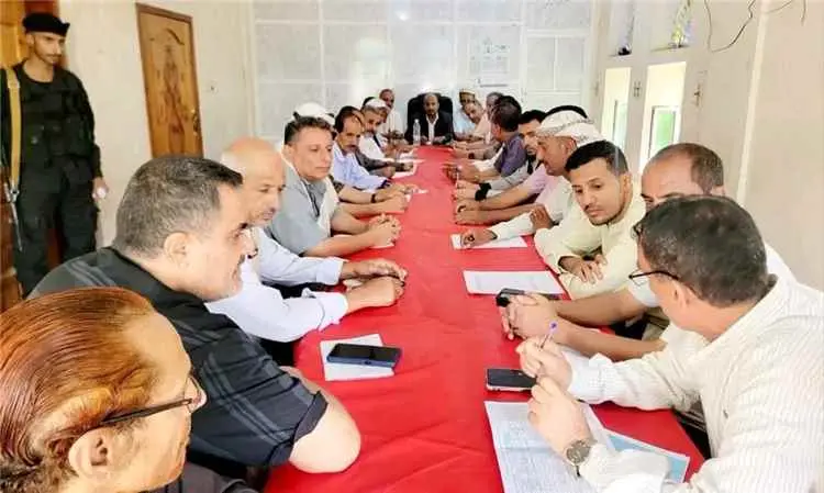 مدير عام قعطبة المهندس عبدالوهاب سنان يترأس اجتماع...