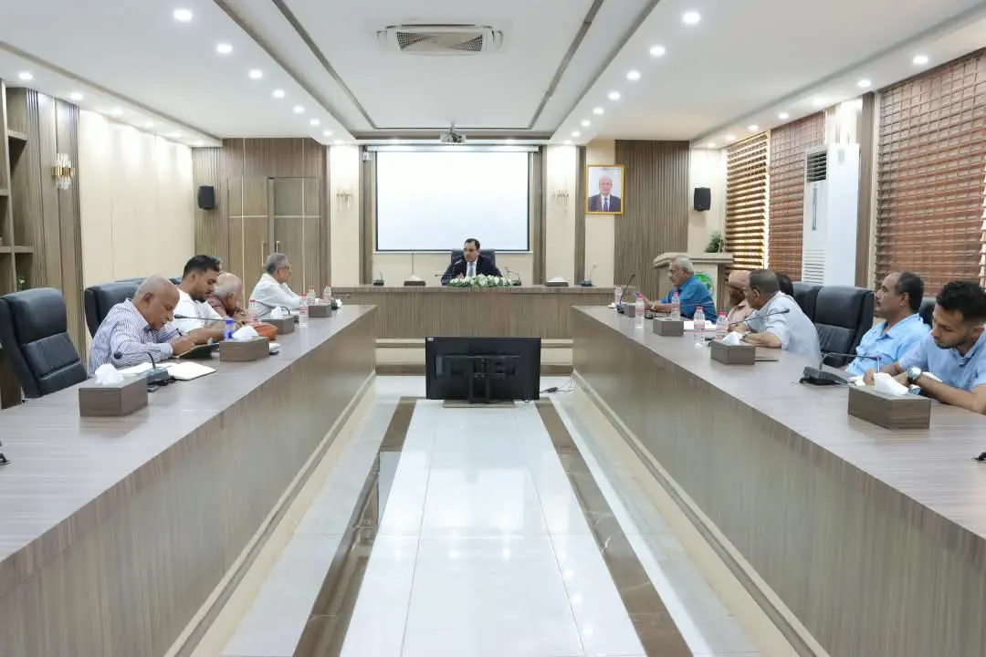 الوزير السقطري يرأس اجتماع المجلس الاستشاري للبذور ويلتقي مزارعة يمنية اختيرت ضمن قائمة 100 امرأة ملهمة عالميا