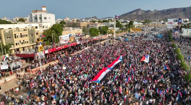 مركز دراسات:حشود غفيرة في عدن وحضرموت: الحرب والسلام قرار جنوبي