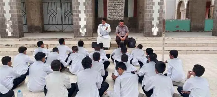 المكتب الفني لتوجيه المكتبات بعدن يدشن أنشطته الاستطلاعية والتفاعلية في ثانوية عدن النموذجية للبنين