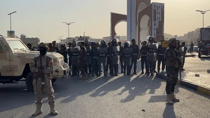 هيومن رايتس تدين قمع سلطات الوصاية بالمكلا وتطالب...