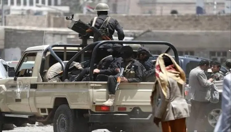 الحوثي يرسل 30 طقم وعربة تحمل مقاتلين وطائرات مفخخ...