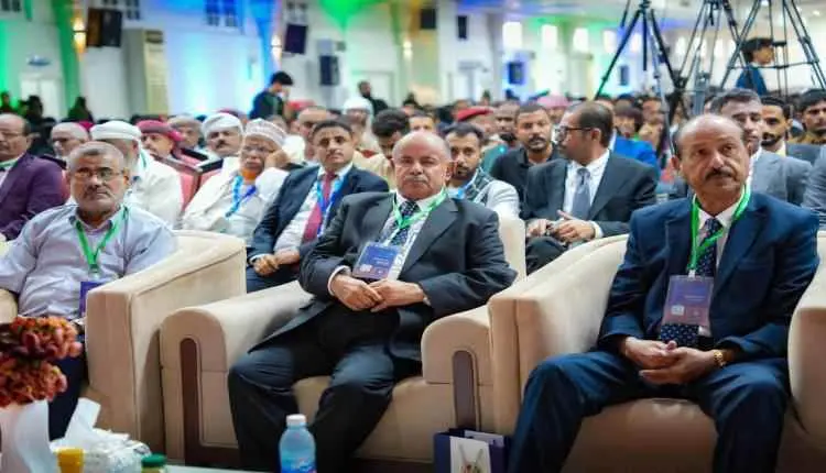 وزير سابق: حضرموت حسمت خيارها بدعم الدولة الاتحادي...