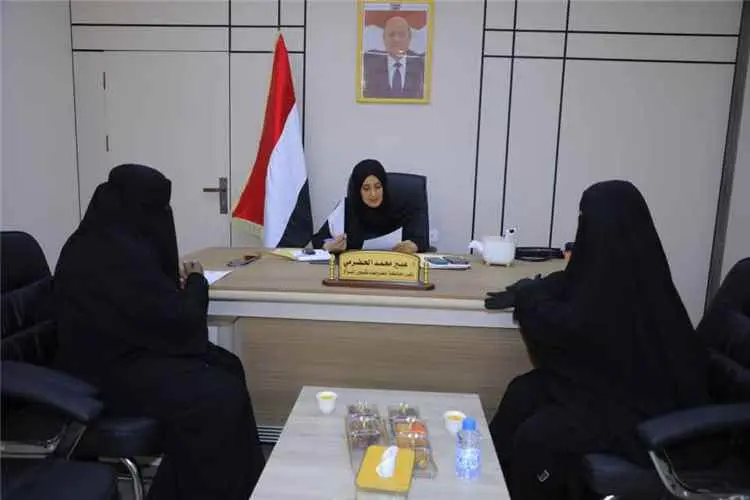 وكيلة حضرموت لشؤون المرأة تلتقي مديرة دائرة تنمية...