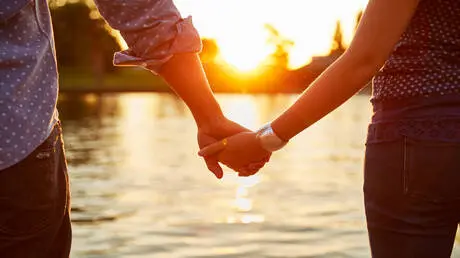 ترند مثير للجدل على "تيك توك" يشجع الشباب على عدم...