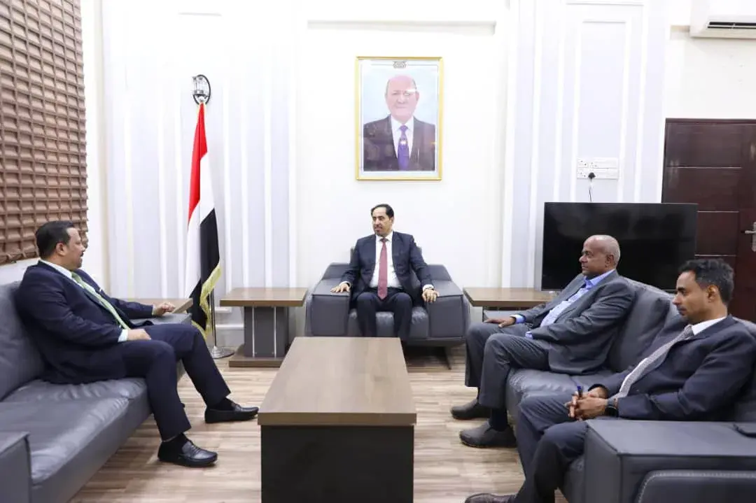 البكري يُناقش مع مدير المؤسسة الاقتصادية تعزيز الت...