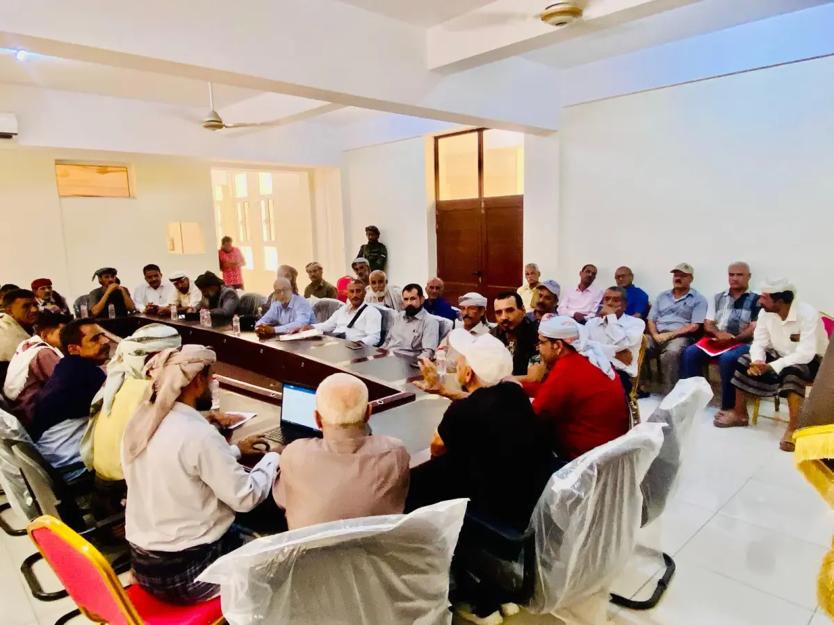 اجتماع قبلي موسع برئاسة النقيب واليزيدي يؤكد التمسك بالثوابت الوطنية والمجلس الانتقالي الجنوبي برئاسة الزُبيدي