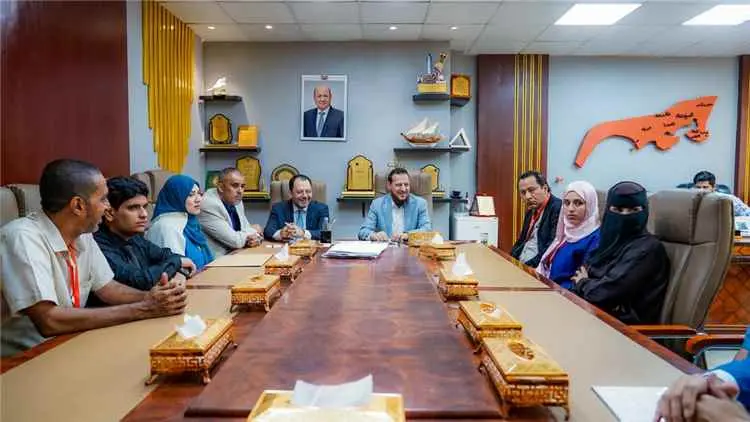 محافظ عدن يكرم أوائل الثانوية العامة ووصيف مسابقة محمد السادس الدولية للقرآن الكريم