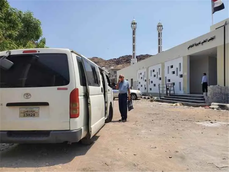 مدير عام التواهي يطلق مبادرة لتوفير المواصلات لموظ...