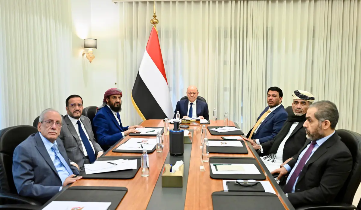 مجلس القيادة يعقد اجتماعا مشتركا مع الحكومة لمناقشة المستجدات الوطنية ومسار تنفيذ إجراءات الردع المتكامل