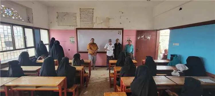 مدير عام محو الأمية بالضالع يتفقد مراكز وفصول محو الأمية بمديريتي الضالع وقعطبة