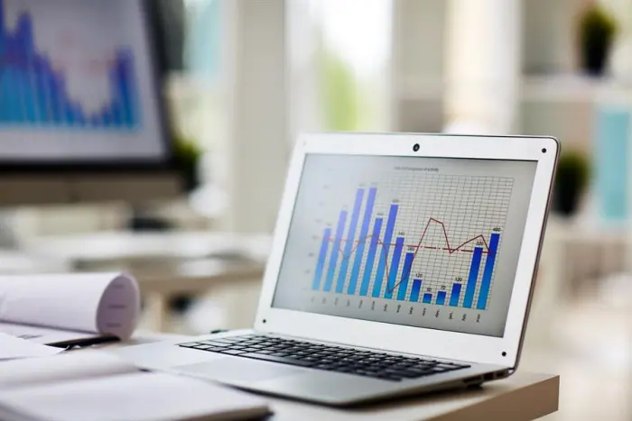 تراجع تاسي 0.8% في ظل توترات الملاحة بمضيق هرمز