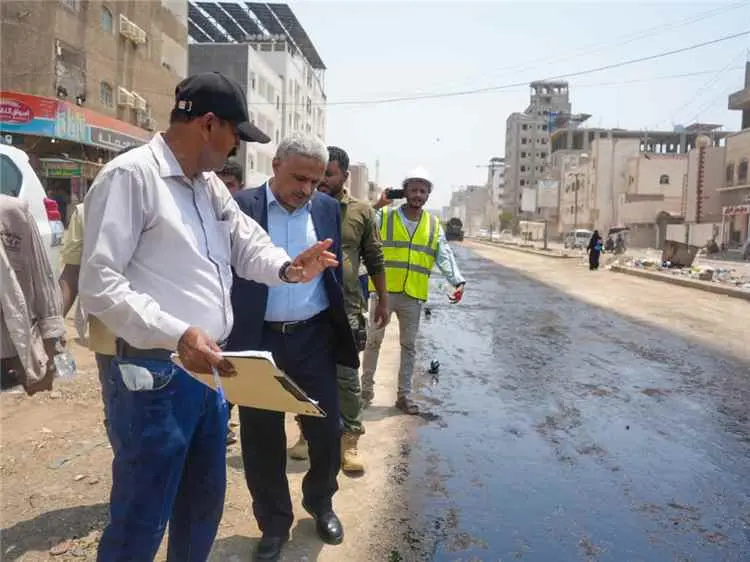 رئيس صندوق صيانة الطرق يتفقد مشروع طريق التقنية -...