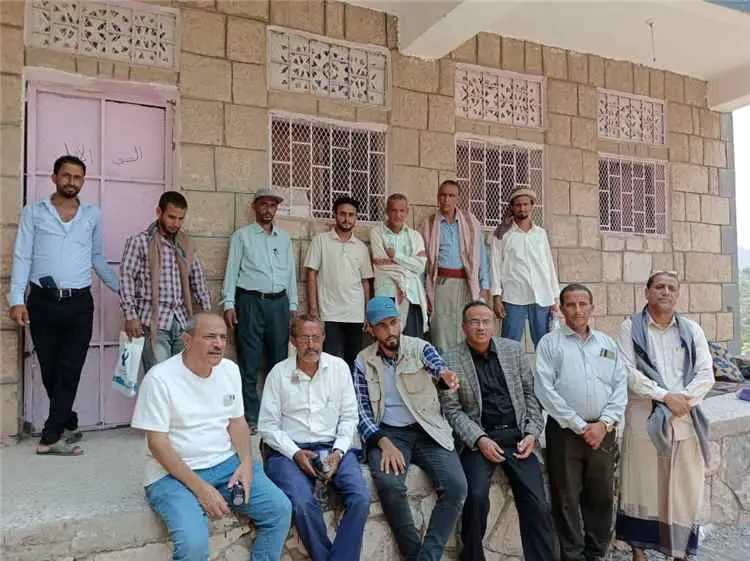 تعز.. مدير عام جبل حبشي يُسلم مواقع تنفيذ ستة مشار...