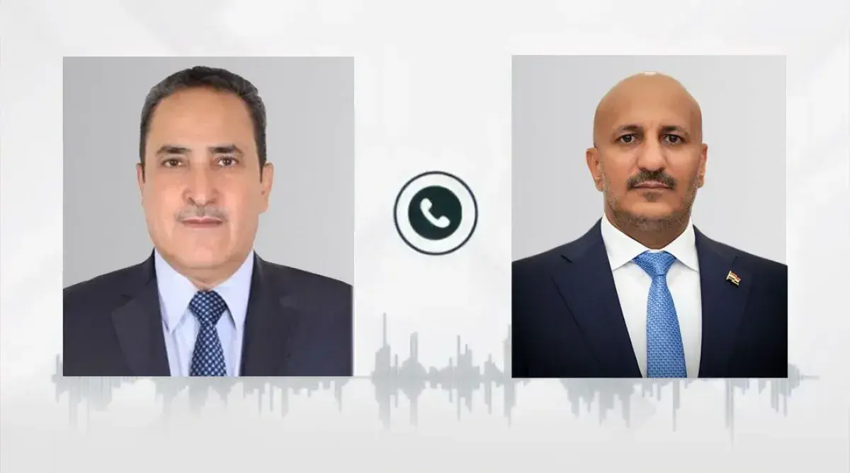 الفريق طارق صالح يعزي المستشار عبدالرزاق الهجري بوفاة والدته