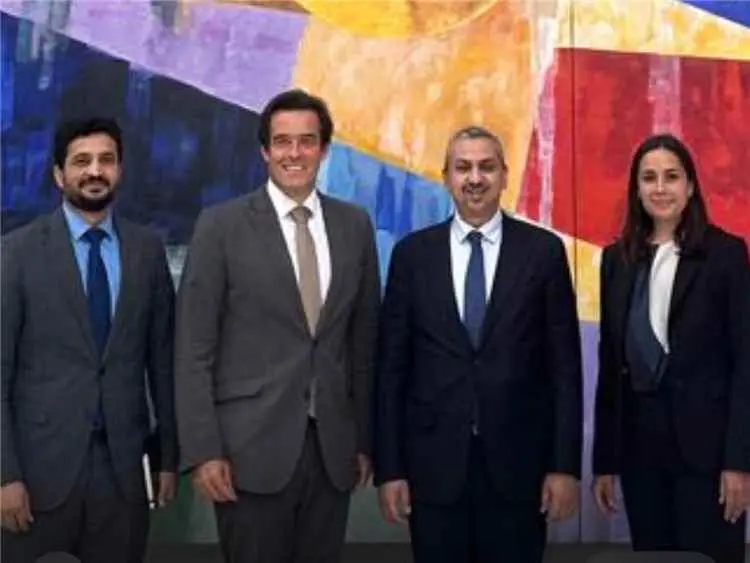 السفير الإرياني يناقش مع غرفة التجارة والصناعة الأ...