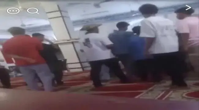 عدن المشهورة بالتعايش والتنوع .. شاب يهدد بتفجير ق...