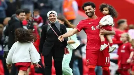 محمد صلاح يرزق بأول ابن ذكر وشقيقة الفرعون تكشف عن...