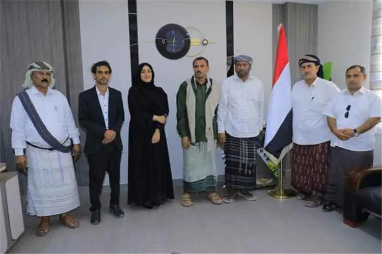 وكيلة حضرموت لشؤون المرأة تبحث مع قيادات ووجهاء سق...