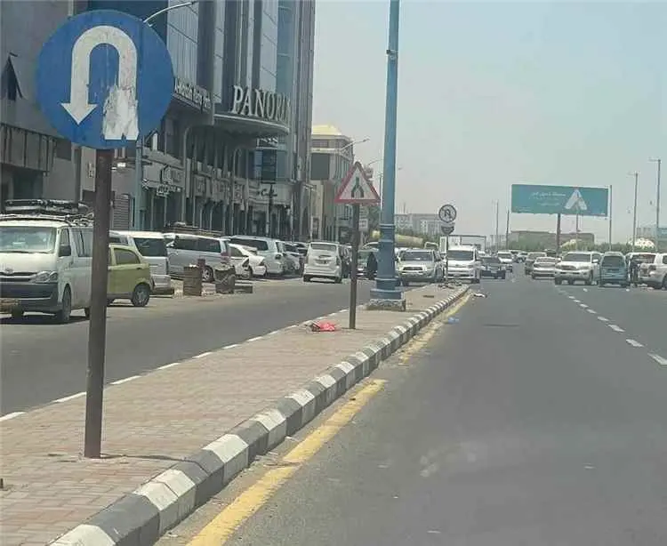 إشارات مرورية متضاربة تثير استغراب السائقين في أحد...