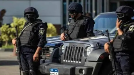 مصر.. سائق تكسي يدهس فتاة في الشارع بعد خلاف على م...