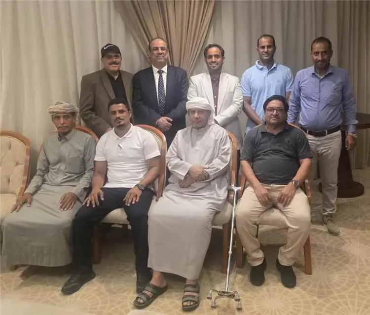 الميسري يستقبل وفد من أبناء سقطرى ويشيد بثبات أبنا...
