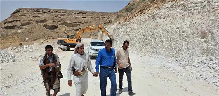 مدير عام الأشغال يتفقد مشروع توسعة عقبة الخفعة في...