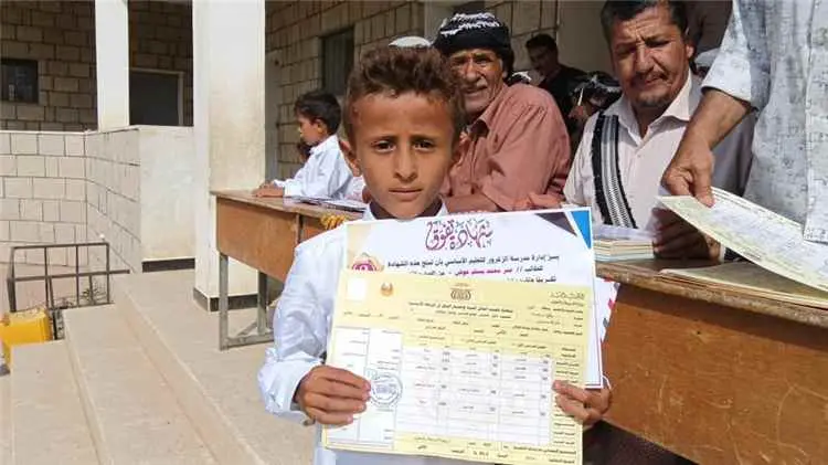 مدرسة الزغرور بيافع رُصد تكرم أوائل الطلاب وتدشن العام الدراسي الجديد