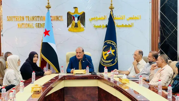 هرهرة يعقد لقاءً موسعاً بشباب عدن لبحث التحديات الاقتصادية