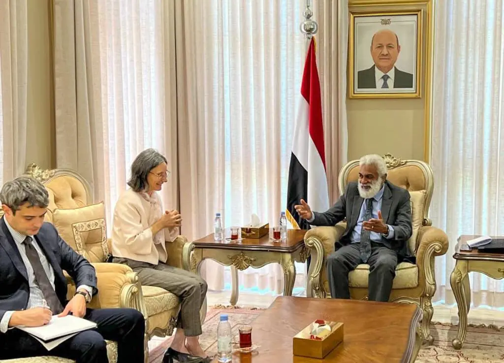 وزير التخطيط يبحث مع السفيرة الفرنسية سبل تعزيز وت...