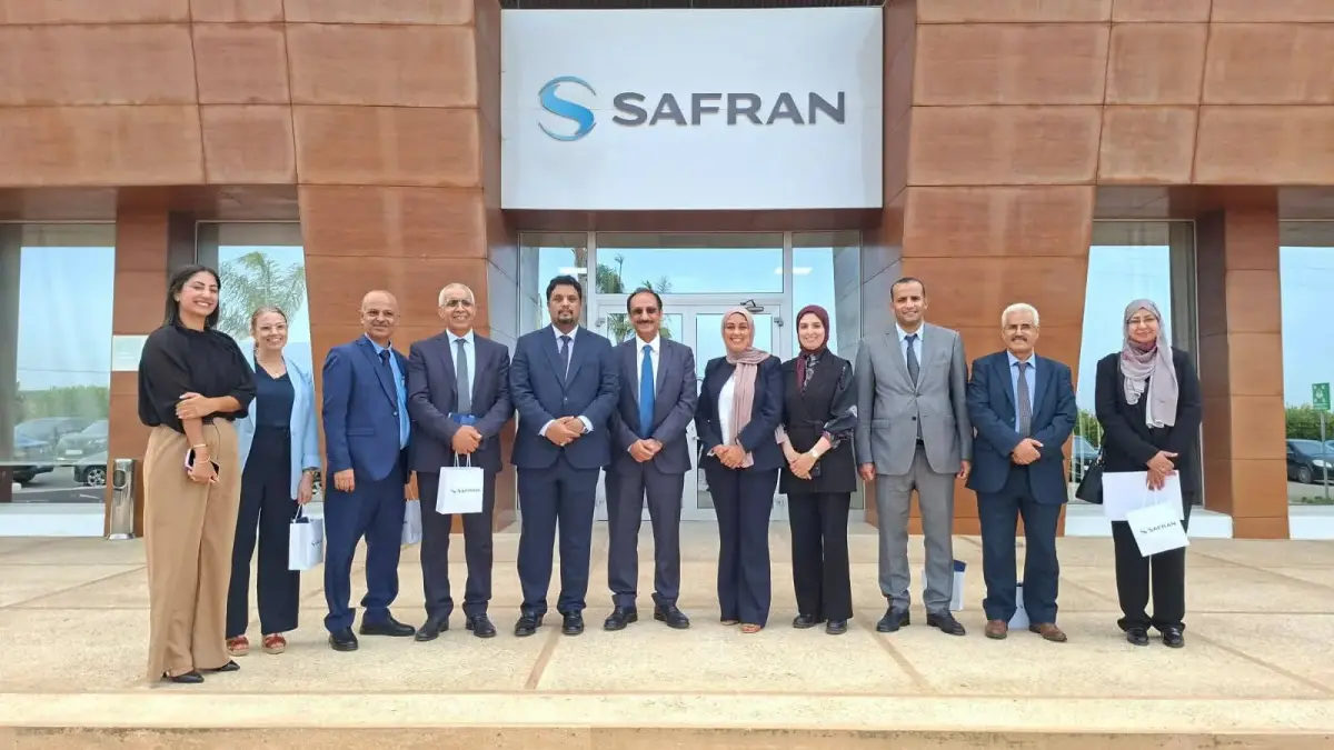 وزير التعليم الفني يطلع على تجربة التكوين في صناعة...