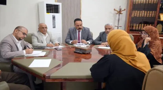 وزير الأشغال يترأس مقابلة اختيار المدير المالي للوحدة الممولة دولياً لصندوق صيانة الطرق.