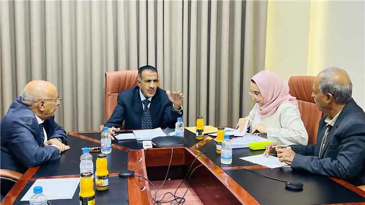اللجنة العليا للمناقصات والمزايدات تناقش آليات الإ...