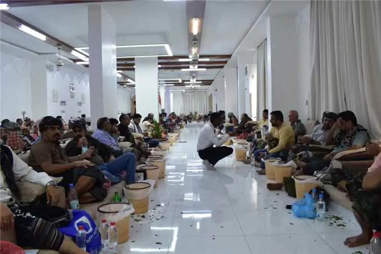 لقاء موسع لقبائل يافع في عدن يدين اختطاف المستثمر...