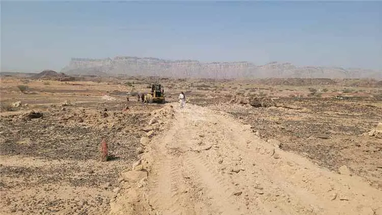 الوكيل باعوضة يدشن فتح طريق الكيثب وجول الدينار با...