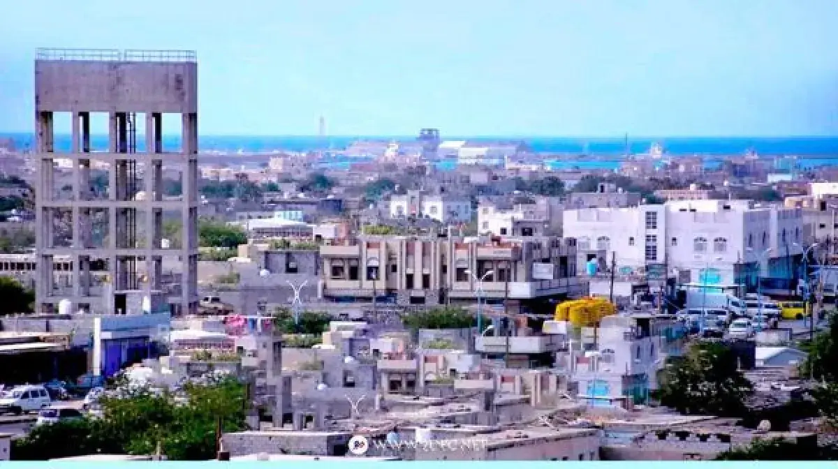 صاروخ حوثي يستهدف مطعماً في المخا ويخلف ضحايا مدني...