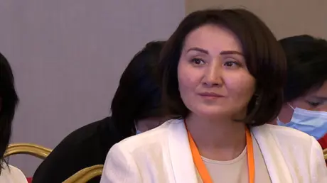 فيديو.. عقيلة رئيس قرغيزستان ترفض هدية بـ 35 ألف د...