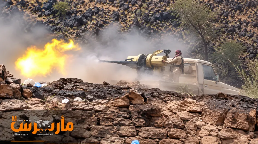 هجوم مضاد يقلب المعركة غربي تعز.. الجيش يستعيد تبة الخزان ويكبّد الحوثيين خسائر كبيرة