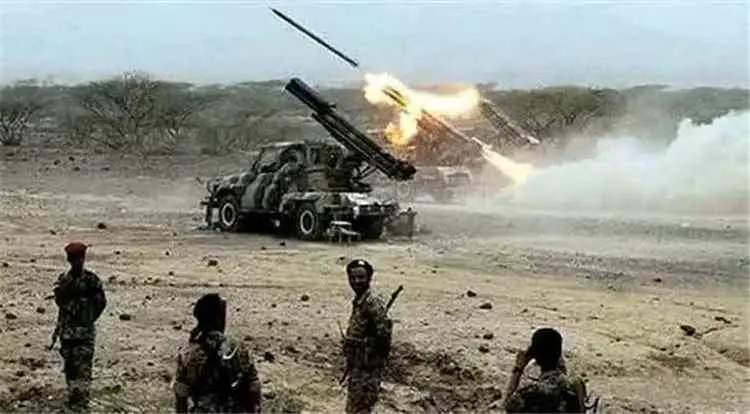 مليشيات الحو ثي تستهدف مطعماً في مفرق المخا بصاروخ...