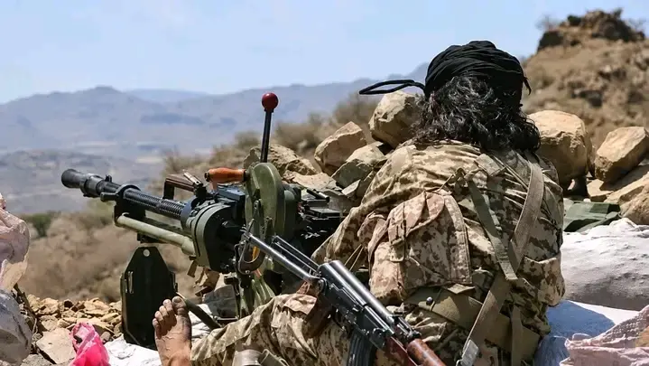 القوات المسلحة تنكل بالحوثيين في الساحل وتعز.. مقتل قياديين بارزين ووصول حمدي شكري إلى المخا
