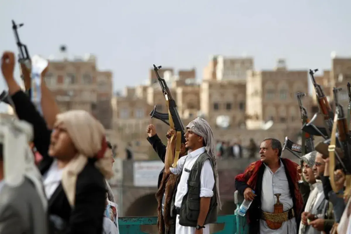 الحوثيون يواجهون نزيف الجبهات بحملة تجنيد قسرية في...
