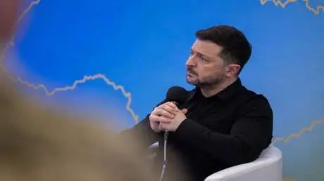 تقرير أمريكي: بين الفضائح والفساد.. حاضنة زيلينسكي تتآكل والمزاج الأوكراني سيطيح به عند أول انتخابات